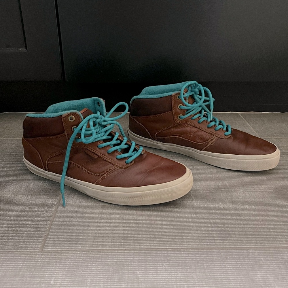 Men’s Size 10.5 Leather Vans Half Cab
